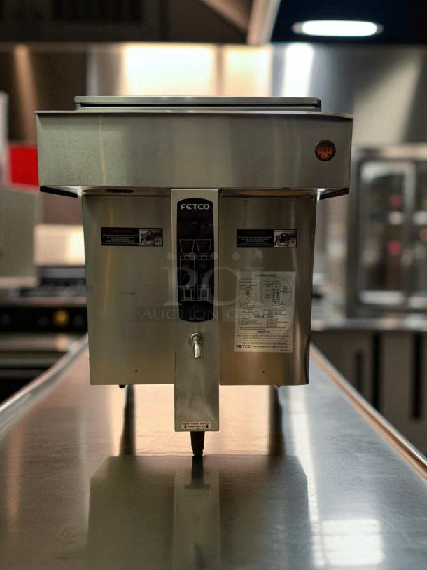 Great Condition - Fetco CBS-1132-V+ Twin Station Coffee Brewer 2x3.0 kW/200-240V E113251 - Tested & Working - Image 2 of 5