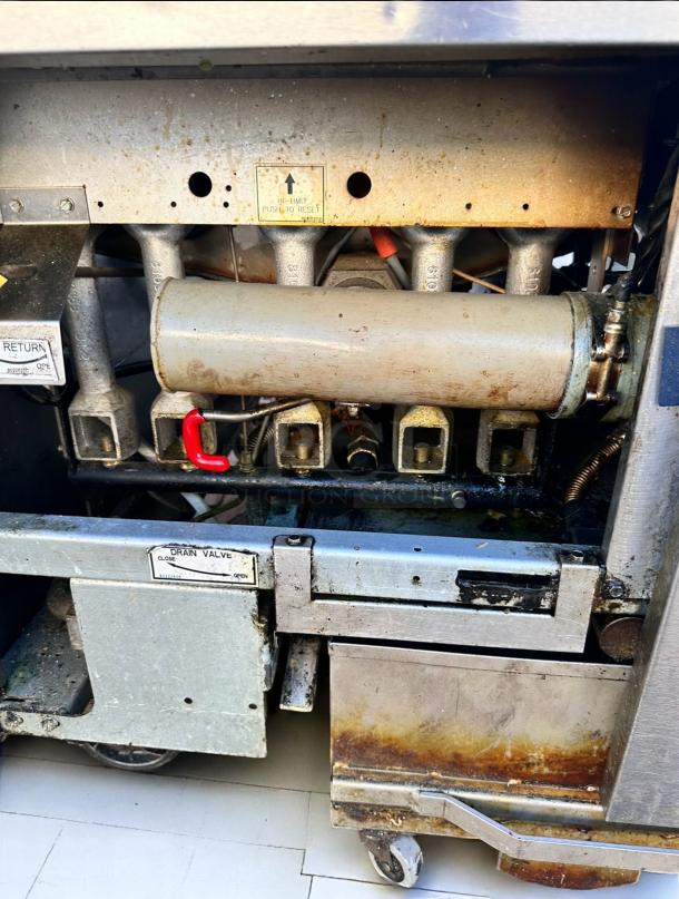 Outstanding Working Condition – Frymaster SCFHD260GNC – Double Tank Gas Fryer – 120V – Fully Tested & Working! - Image 8 of 10