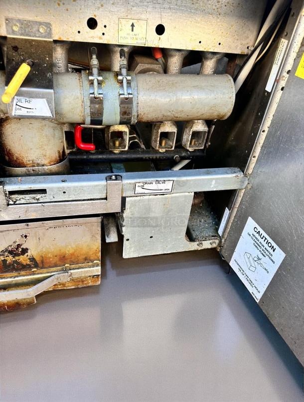 Outstanding Working Condition – Frymaster SCFHD260GNC – Double Tank Gas Fryer – 120V – Fully Tested & Working! - Image 9 of 10