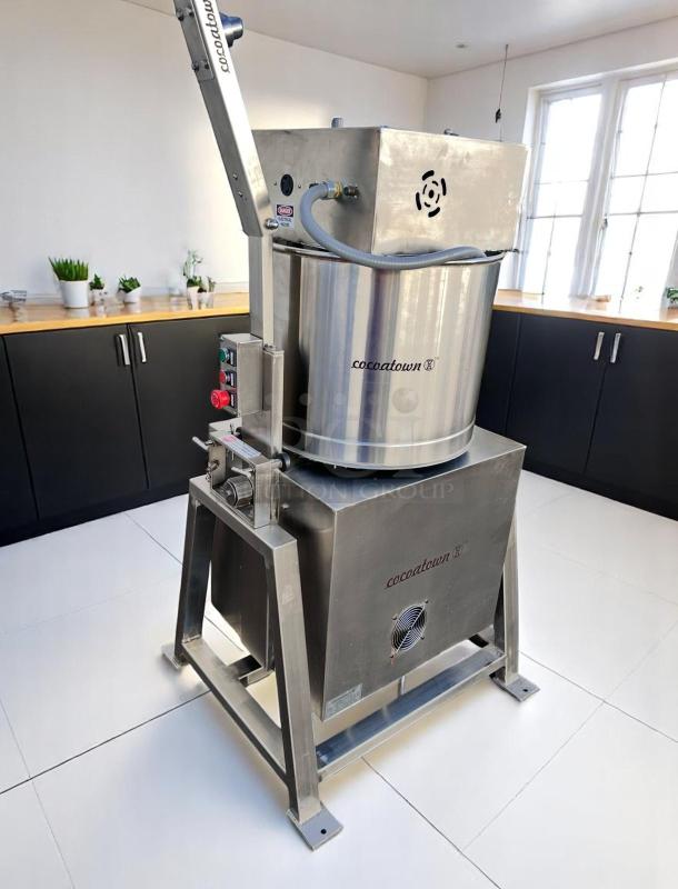Superb Condition – CocoaTown ECGC-65A-AV Cacao Grindeur – 220V – 3 Phase – Fully Tested & Working! - Image 2 of 16