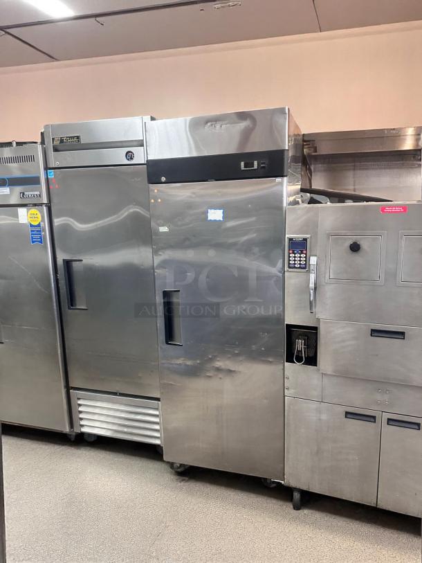 Excellent Condition – UR Single Door – Reach-In Freezer – 115V – Fully Tested & Working! - Image 4 of 6