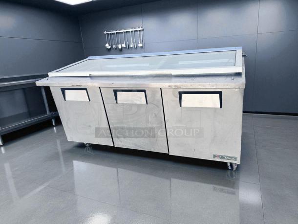Excellent Condition – True TSSU-72-30M-B-ST – 3-Door Refrigerated Sandwich Prep Table – 115V – Fully Tested & Working! - Image 4 of 10