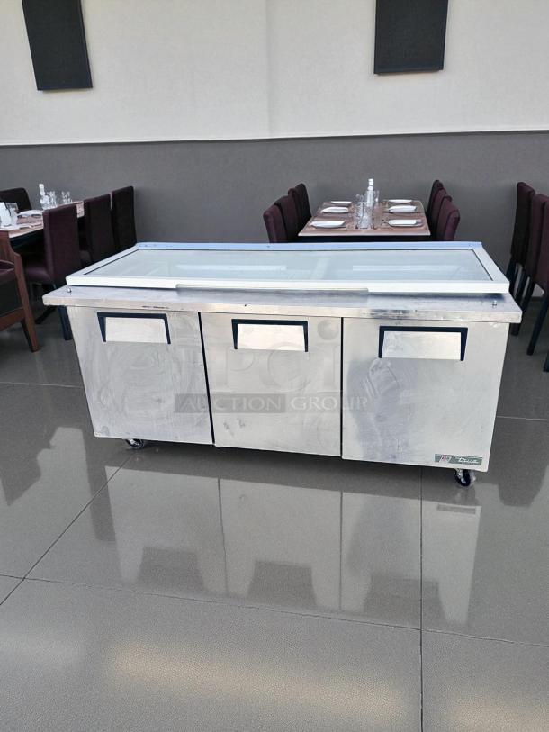 Excellent Condition – True TSSU-72-30M-B-ST – 3-Door Refrigerated Sandwich Prep Table – 115V – Fully Tested & Working! - Image 7 of 10