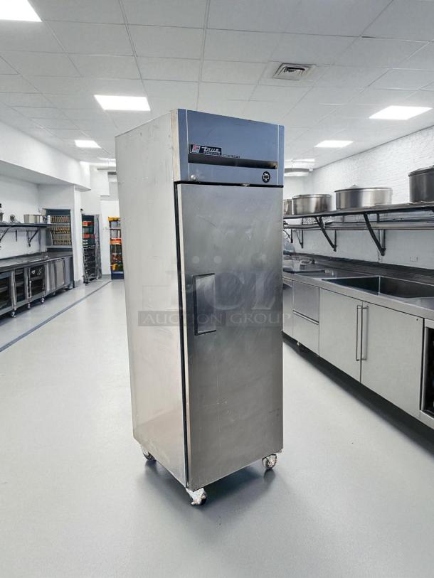 Excellent Condition – True TM-24F – Single Door – Reach-In Freezer – 115V – Fully Tested & Working! - Image 4 of 7