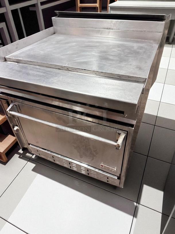 Superb Condition – Jade Range JTRH-36G-36 – Heavy Duty Gas Griddle Range with Oven – Fully Tested & Working! - Image 2 of 8