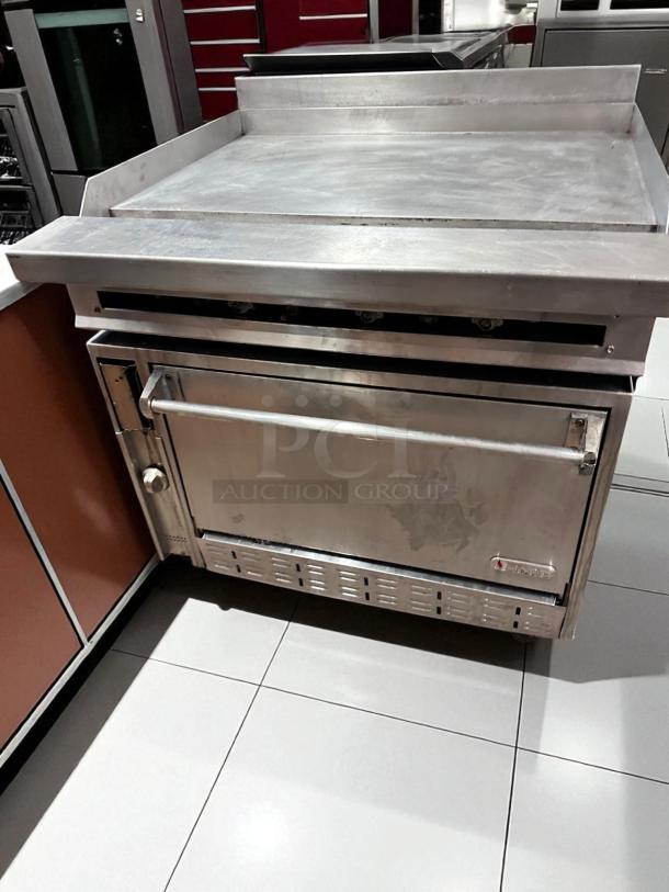 Superb Condition – Jade Range JTRH-36G-36 – Heavy Duty Gas Griddle Range with Oven – Fully Tested & Working! - Image 3 of 8