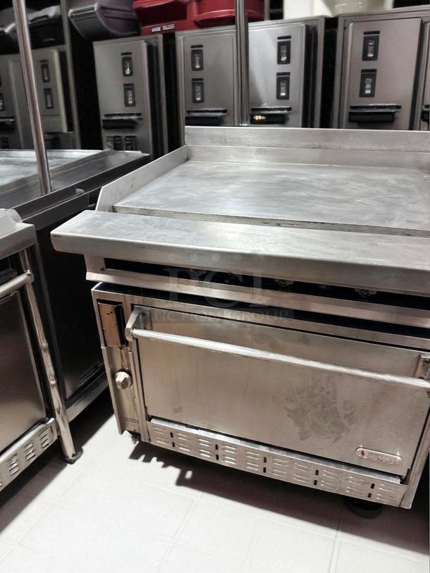 Superb Condition – Jade Range JTRH-36G-36 – Heavy Duty Gas Griddle Range with Oven – Fully Tested & Working! - Image 7 of 8
