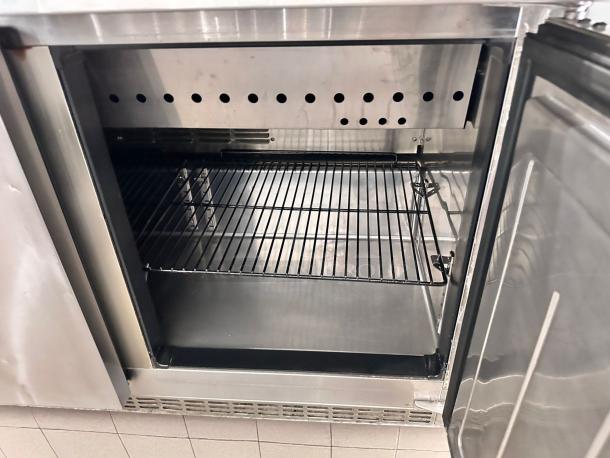 Outstanding Condition – Everest EPBR2 – Two Door – Sandwich/Salad Prep Table Refrigerator – 115V – Fully Tested & Working! - Image 6 of 10