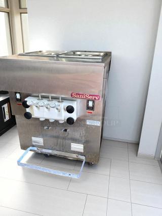 Excellent Condition – SaniServ Commercial Soft Serve Ice Cream Machine – Model Estimated: 522 – 115V – Fully Tested & Working! - Item #1193524