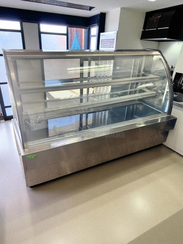 Excellent Condition – Curved Glass Refrigerated Display Case – 3-Tier Shelves – 115V – Fully Tested & Working! - Image 3 of 9