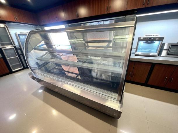 Excellent Condition – Curved Glass Refrigerated Display Case – 3-Tier Shelves – 115V – Fully Tested & Working! - Image 4 of 9