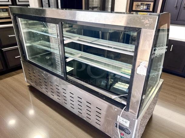 Excellent Condition – Curved Glass Refrigerated Display Case – 3-Tier Shelves – 115V – Fully Tested & Working! - Image 6 of 9