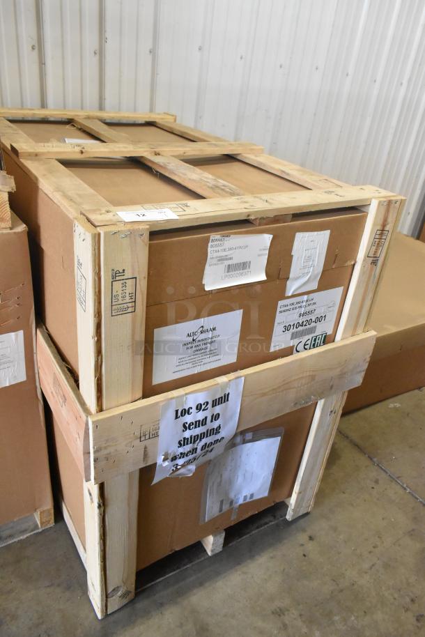 Brand new Alto Shaam CTX4-10E combi oven in original packaging. Features stainless steel, boilerless design, 380-415V, 3 phase.