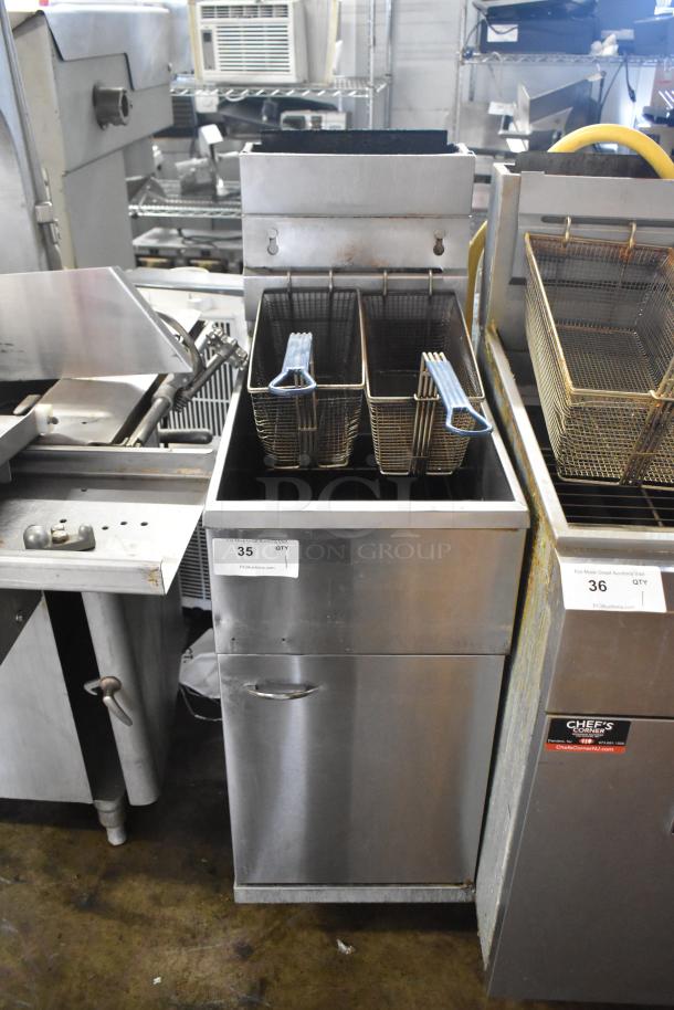 2019 Pitco Frialator 40D stainless steel commercial deep fryer, natural gas, 107,000 BTU, includes 2 metal baskets.