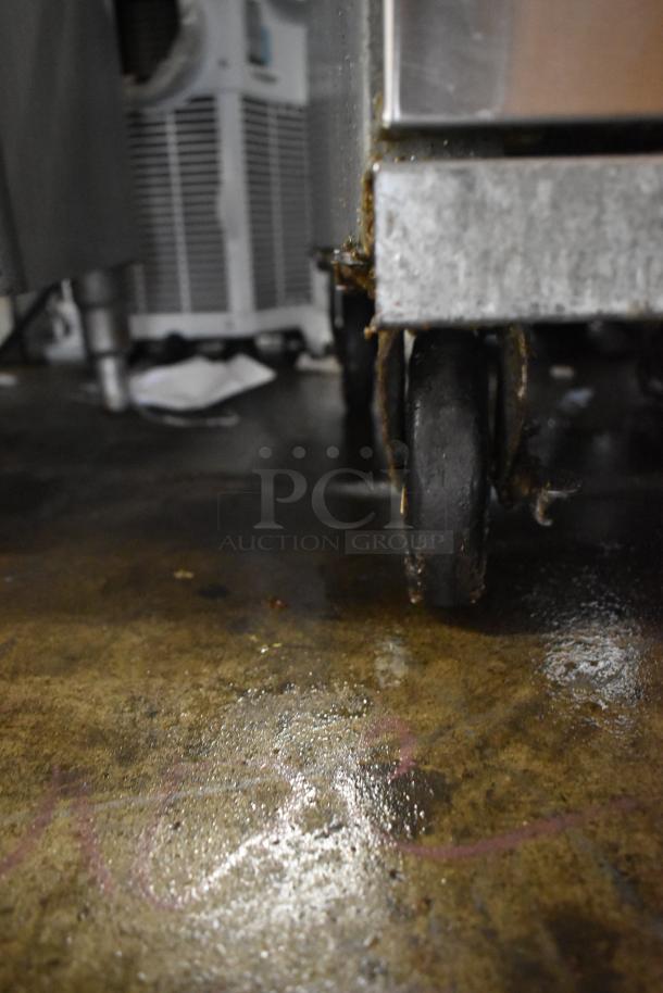 2019 Pitco Frialator 40D deep fryer with wheels. Stainless steel, natural gas, 107,000 BTU, includes 2 metal baskets.