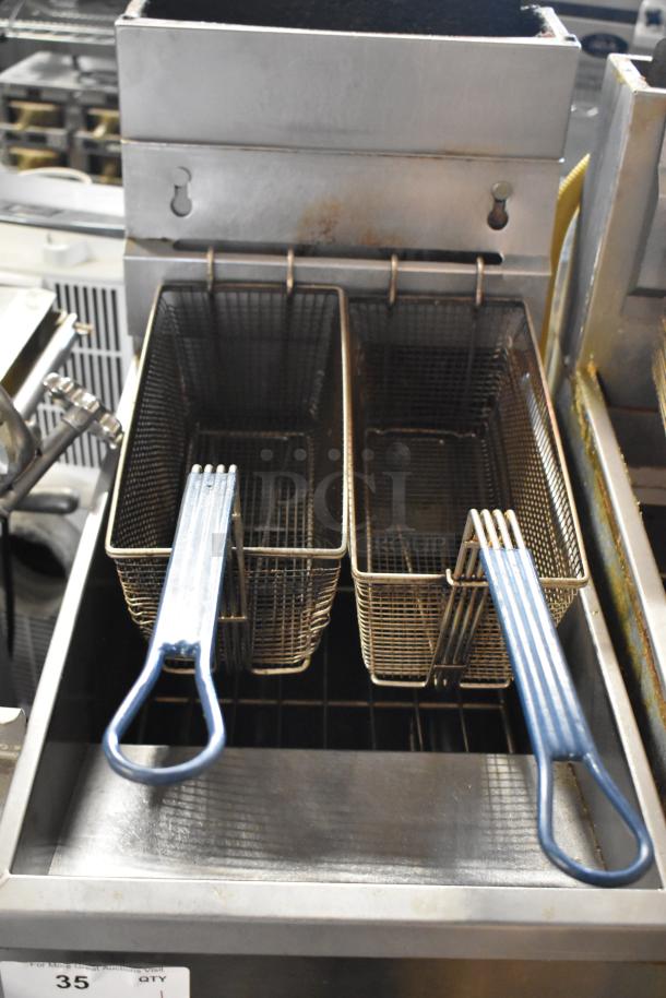 2019 Pitco Frialator 40D stainless steel deep fryer with two metal baskets. Natural gas powered, 107,000 BTU, floor style.