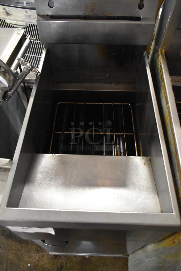 2019 Pitco Frialator 40D stainless steel natural gas fryer, two metal baskets, 107,000 BTU, commercial condition.