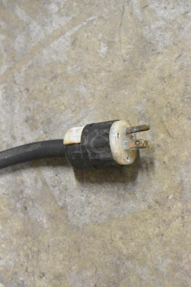 APW Wyott FD-60 commercial heat strip cord. 120 volts, 1 phase. Metal plug, pre-owned condition.