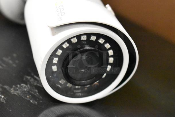 Qsee QCA8075B security camera, white, with infrared LEDs, in good condition, visible Qsee HD branding.