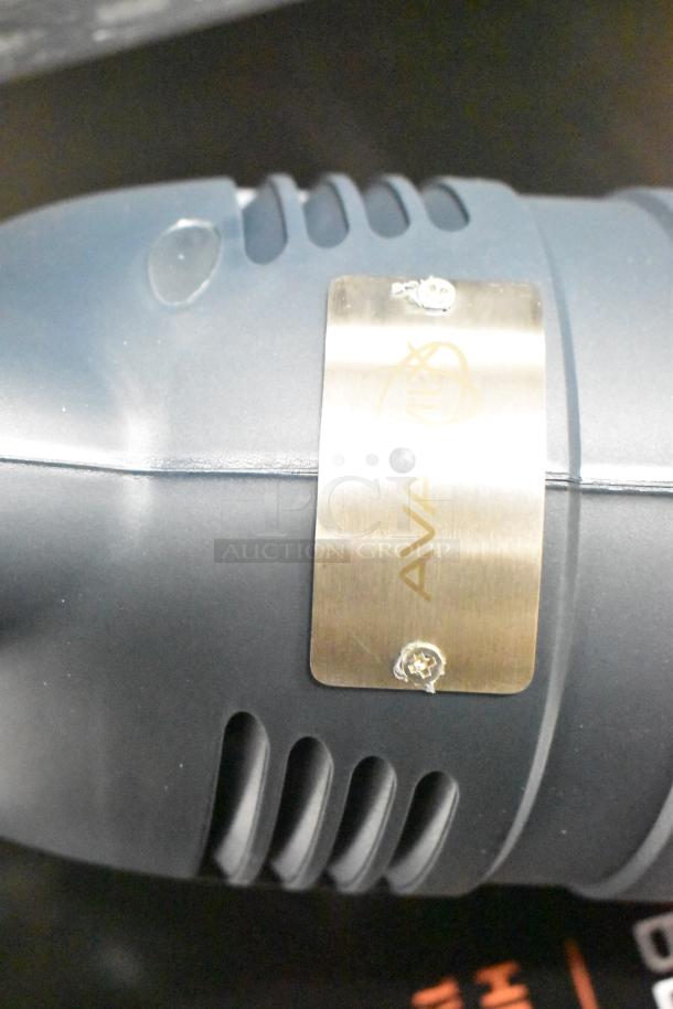 Brand new AvaMix 928IBHD12 12" heavy-duty immersion blender. Features variable speed, 1 1/4 hp motor, 120V, 1 Phase. Scratch and dent condition; includes logo plate.