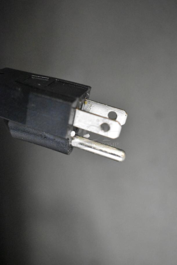 Avantco 184BT18A plug for stainless steel commercial conveyor bun toaster, 120V, 1 phase. Close-up of plug prongs.