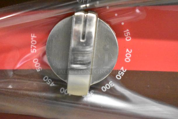 Close-up of Avantco 177EG30N griddle temperature dial, showing temperature markings from 150°F to 570°F.