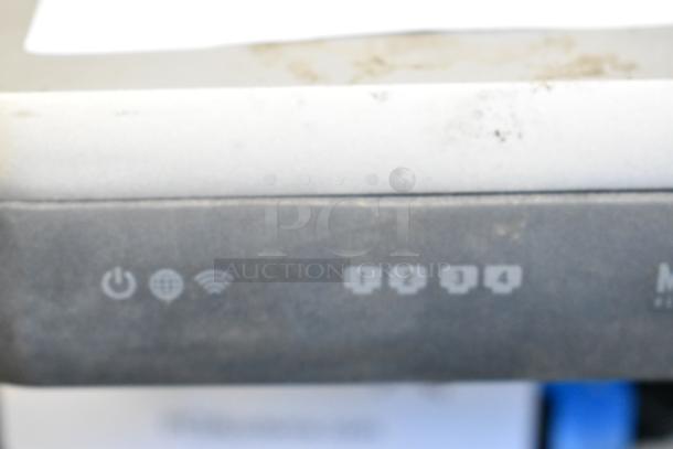 Mako 6600-M-W1-LTE Router, partially visible, with power and network icons. Used condition.