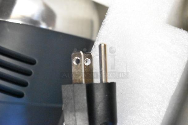 Brand new AvaMix 928IBMD10DX 10" immersion blender plug, 3/4 hp, 120 Volts, medium-duty, with minor scratches.