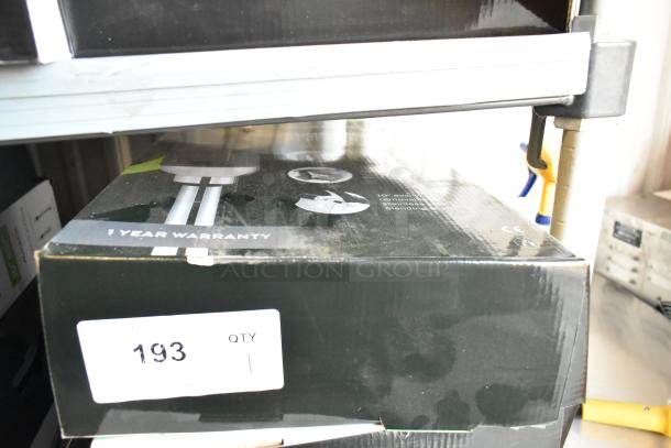 Brand new AvaMix 928IBMD10DX immersion blender in box, minor scratches. 10" variable speed, 3/4 hp, 120V, 1-year warranty.
