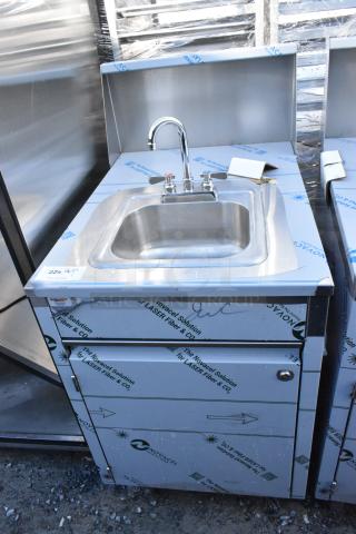 BRAND NEW SCRATCH AND DENT! QualServ Stainless Steel Commercial Portable Sink on Commercial Casters. - Item #1218703