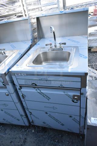 BRAND NEW SCRATCH AND DENT! QualServ Stainless Steel Commercial Portable Sink on Commercial Casters. - Item #1218704