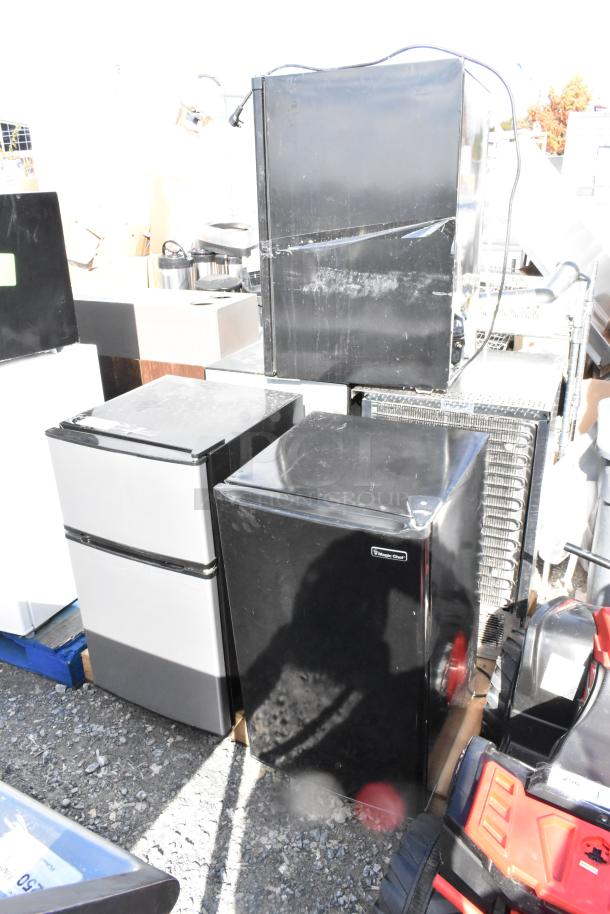 Five mini coolers including MS553614756001, Magic Chef HMBR350BE1, Hisense RT32D6ASE; used condition; 115V, 1 phase.