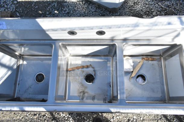Regency 600S31818 stainless steel 3 bay sink, brand new, scratch and dent, right side drain board, no legs.