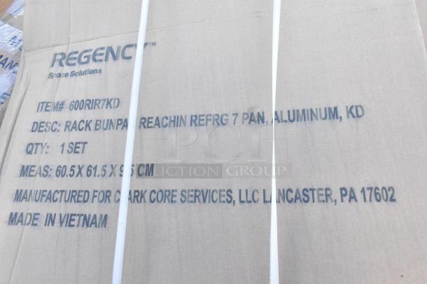 Cardboard box with "Regency 600RIR7KD" label for a 7-pan aluminum rack. Dimensions: 60.5 x 61.5 x 95 cm. Made in Vietnam.