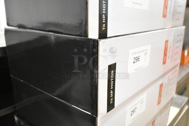 BRAND NEW AvaMix 928IBHDW10 variable speed immersion blender in box, 1 1/4 hp, 120V, visible scratch and dent.