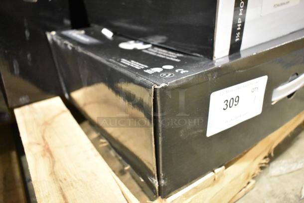 Boxed AvaMix 928IBHDW10 Heavy-Duty Immersion Blender, scratch and dent condition, 10" whisk, 1 1/4 hp, 120V, 1 phase.