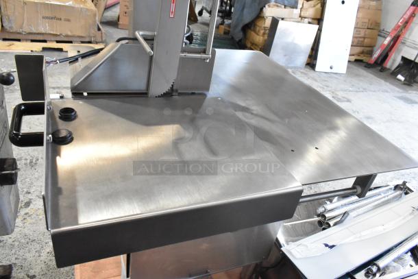 BRAND NEW SCRATCH AND DENT! Avantco 177EMBS94SS HLS-2400 94" Blade Stainless Steel Floor Model Vertical Band Meat Saw - 3 hp, 220/240 Volts, 3 Phase. - Image 4 of 9