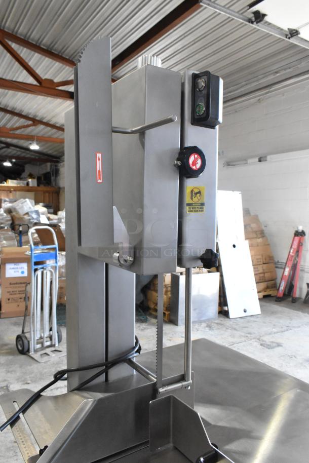 BRAND NEW SCRATCH AND DENT! Avantco 177EMBS94SS HLS-2400 94" Blade Stainless Steel Floor Model Vertical Band Meat Saw - 3 hp, 220/240 Volts, 3 Phase. - Image 5 of 9