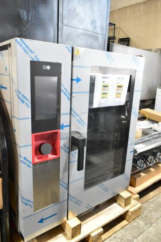 BRAND NEW SCRATCH AND DENT! Blodgett AETE101R Stainless Steel Commercial Electric Powered Combi Convection Oven. 208 Volts, 3 Phase.