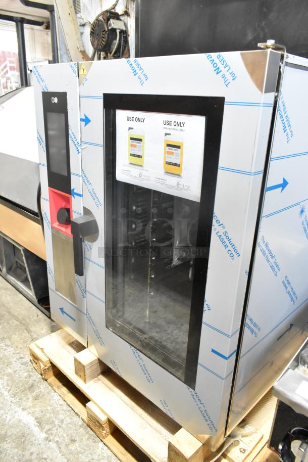 BRAND NEW SCRATCH AND DENT! Blodgett AETE101R Stainless Steel Commercial Electric Powered Combi Convection Oven. 208 Volts, 3 Phase. - Image 2 of 7