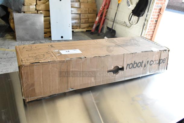 BRAND NEW SCRATCH AND DENT! Robot Coupe MP 350 VV Turbo 14" Variable Speed Immersion Blender - 1 HP. 120 Volts, 1 Phase. - Image 2 of 10