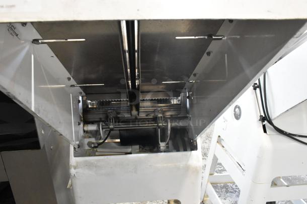 Oliver 797-32NC Metal Commercial Floor Style Bread Loaf Slicer. 115 Volts, 1 Phase. - Image 3 of 7