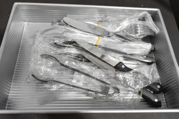 7 BRAND NEW SCRATCH AND DENT! Items Including Muffin Baking Pans, Round Pizza Pans, Silverware. 7 Times Your Bid! - Image 3 of 6