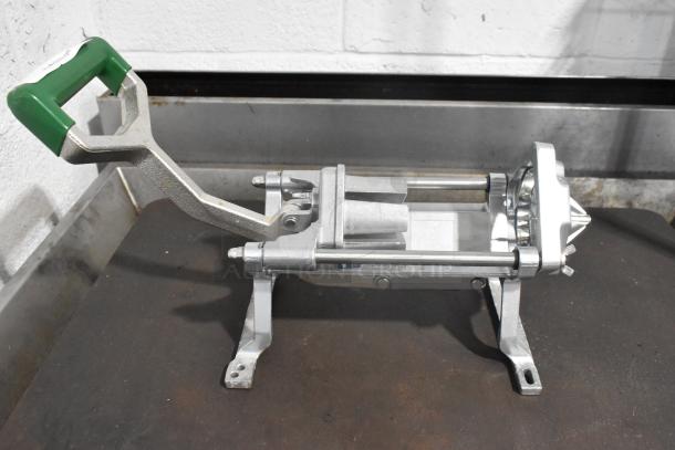 BRAND NEW SCRATCH AND DENT! Garde 181FCWDG6 FCWDG6 Heavy-Duty 6-Wedge Potato / Fry Cutter - Image 3 of 8