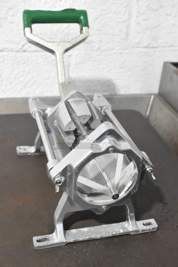 BRAND NEW SCRATCH AND DENT! Garde 181FCWDG6 FCWDG6 Heavy-Duty 6-Wedge Potato / Fry Cutter - Image 4 of 8