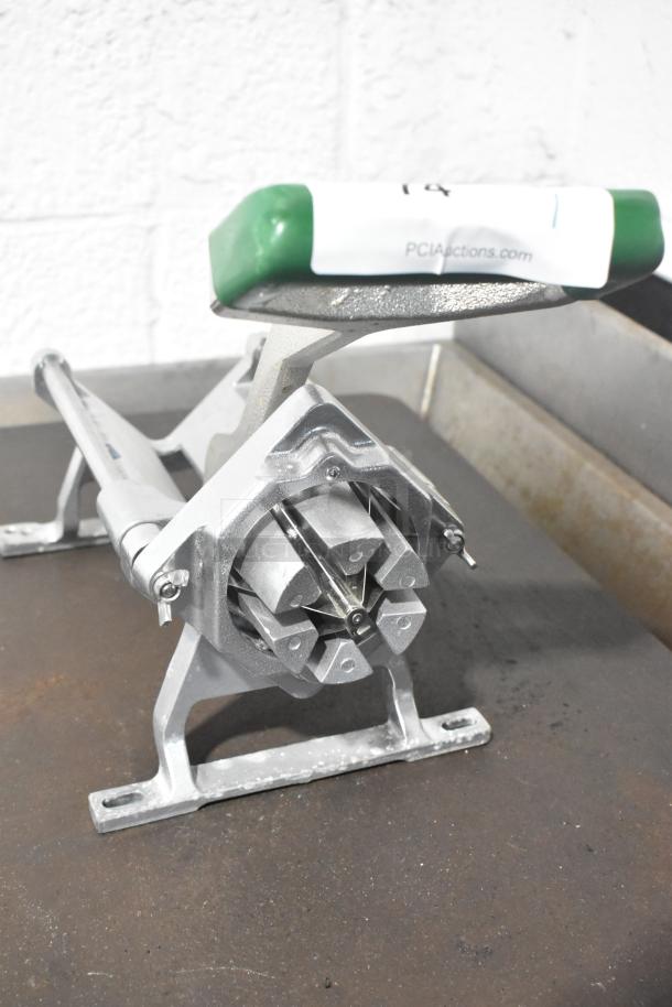 BRAND NEW SCRATCH AND DENT! Garde 181FCWDG6 FCWDG6 Heavy-Duty 6-Wedge Potato / Fry Cutter - Image 5 of 8