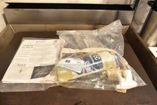 Brand new Electrolux Rapid Grease for SpeeDelight C41, with packaging and manual. Marked as scratch and dent, auction label QTY 1.