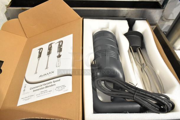 BRAND NEW SCRATCH AND DENT! AvaMix 928IBHDW10 Heavy-Duty Variable Speed Immersion Blender with 10" Whisk - 1 1/4 hp. 120 Volts, 1 Phase. - Image 3 of 16