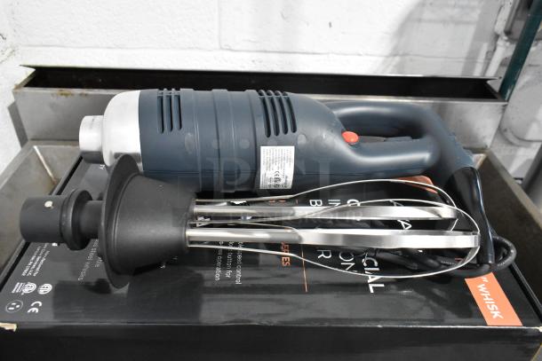 BRAND NEW SCRATCH AND DENT! AvaMix 928IBHDW10 Heavy-Duty Variable Speed Immersion Blender with 10" Whisk - 1 1/4 hp. 120 Volts, 1 Phase. - Image 6 of 16