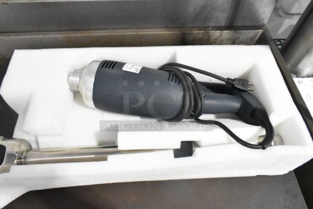 BRAND NEW SCRATCH AND DENT! AvaMix 928IBH21 21" Heavy-Duty Variable Speed Immersion Blender . 120 Volts, 1 Phase. - Image 1 of 13